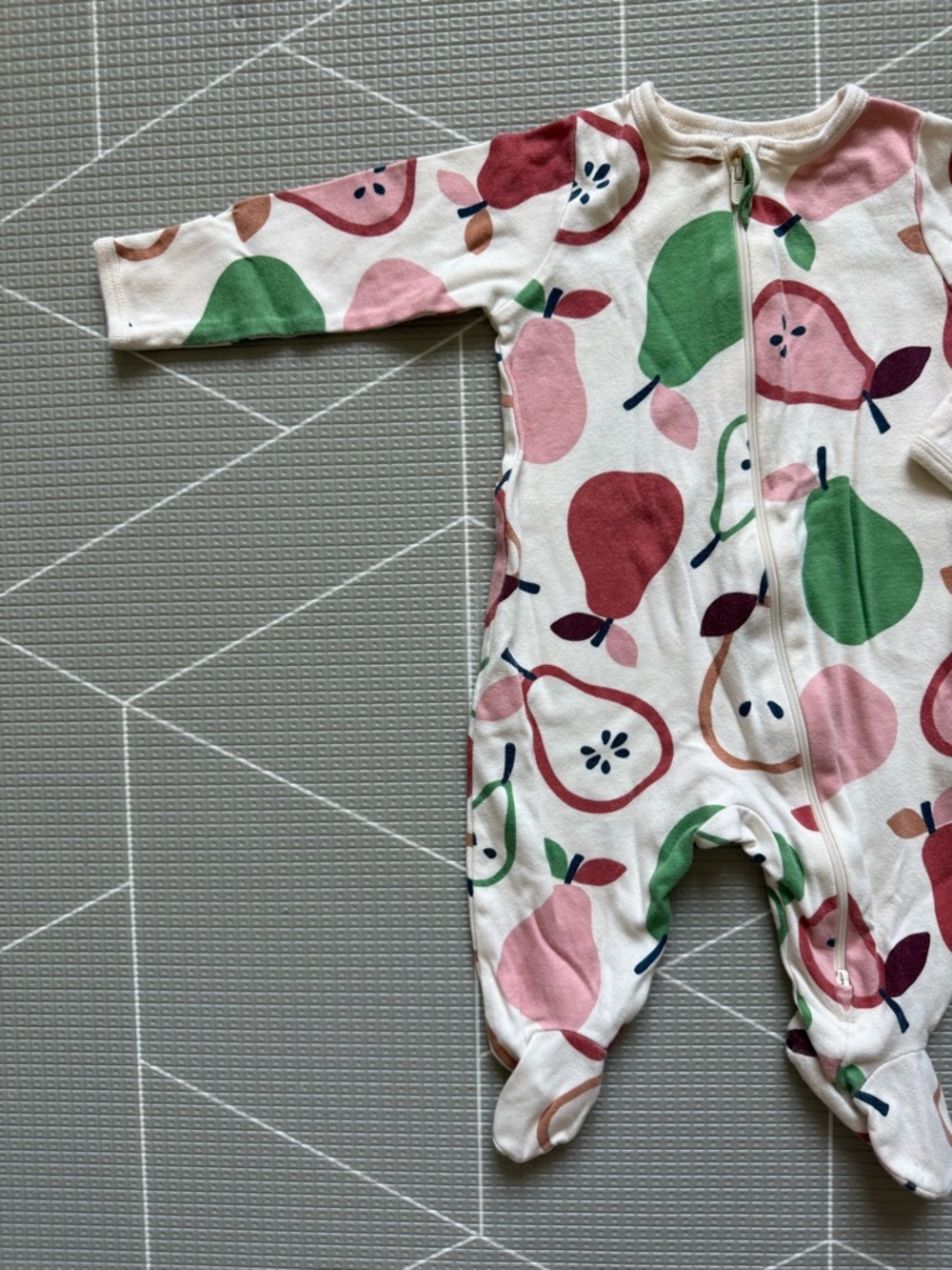 Wonder nation|Baby gender neutral White Footed One-piece,fruit:pear print•••0-3M